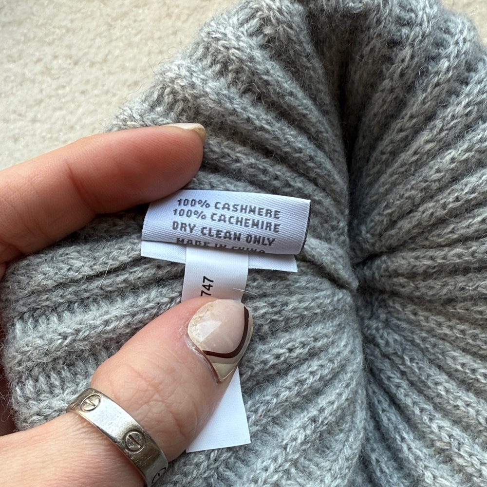 Restoration Hardware Grey RIBBED CASHMERE BEANIE WITH FUR POM-POM - Picture 5 of 6